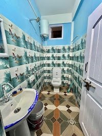 Clean bathroom at Awoochopa Homestay Dirang